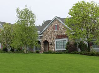 W260N2977 Steeplechase Dr, Pewaukee, WI 53072