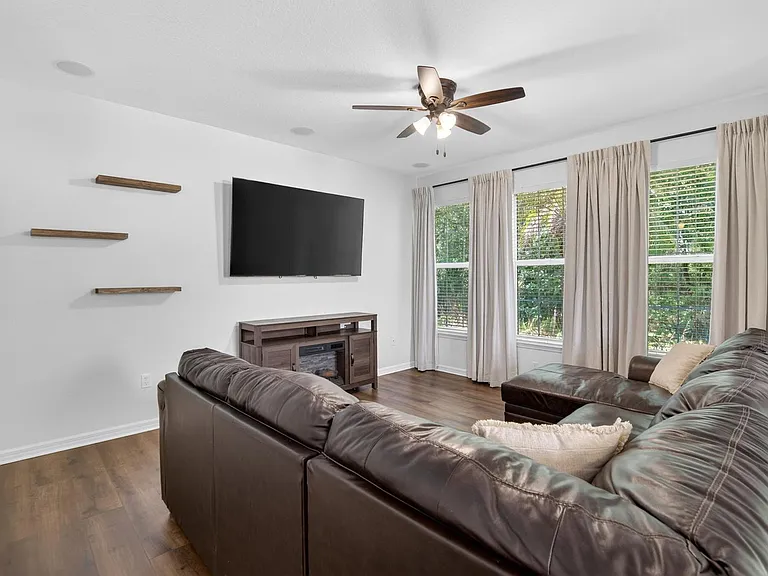 714 Ashentree Dr — Photo 10