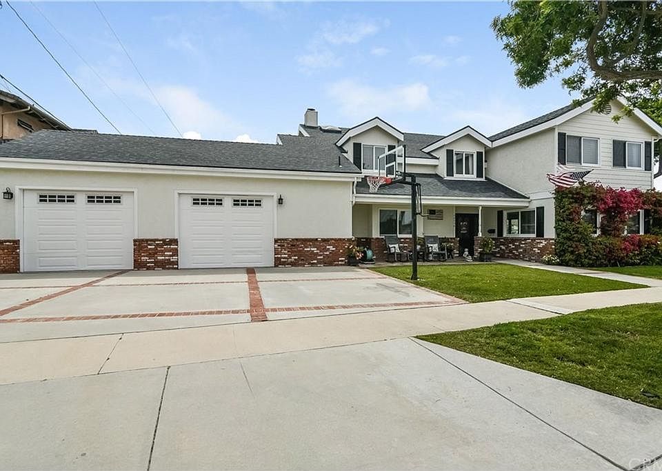 1st image of 22236 Reynolds Dr