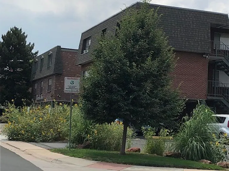 3401 S Marion St — Photo 22
