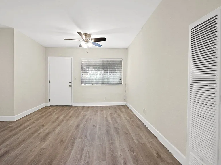 Westminster Apartments — Photo 29