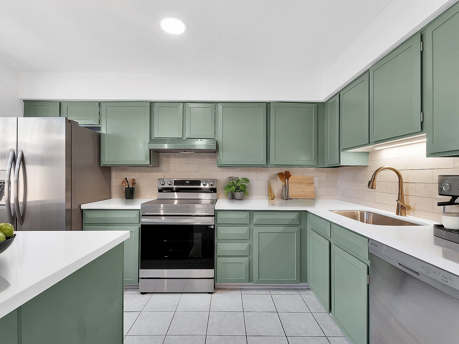 2155 W Farmdale Ave — Photo 2