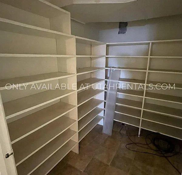 158 W 500 N — Photo 8