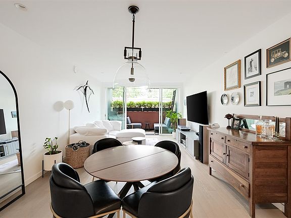 4th image of 430 Parry St #204