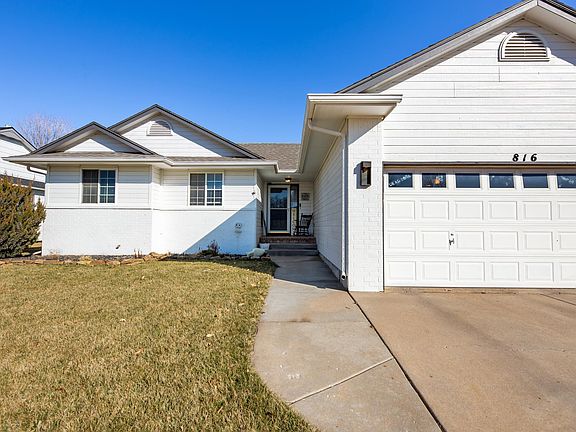 3rd image of 816 Country Ln