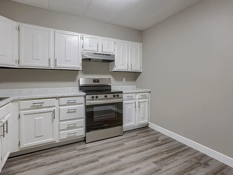 Meadowlark Apts — Photo 22