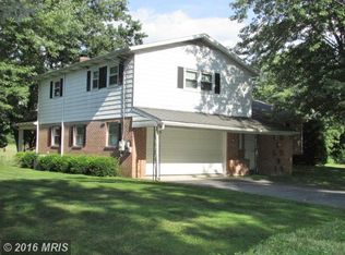 214 Edgewater Dr, Chambersburg, PA 17202