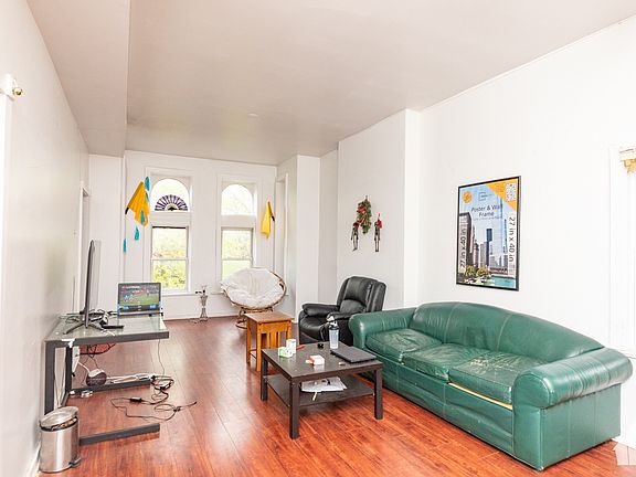 3rd image of 1016 S Oakley Blvd #3