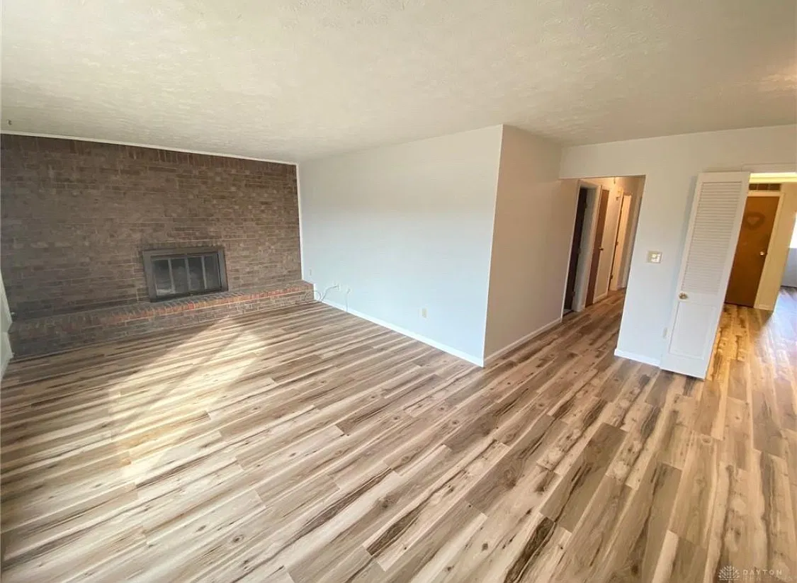 891 Heather Ct — Photo 3