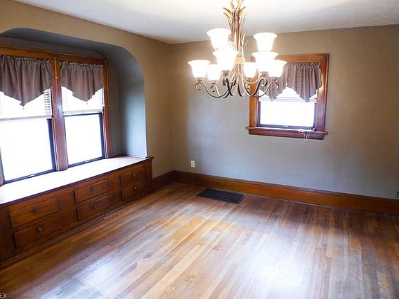 3rd image of 2697 6th St