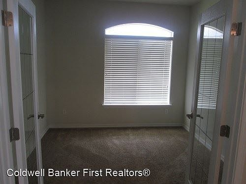 4th image of 619 SE Kiwanis Dr