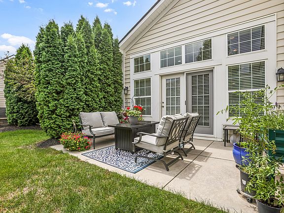 5th image of 4562 Newport Loop E