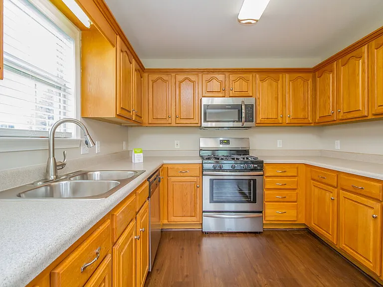 2619 Danbury Cir — Photo 9