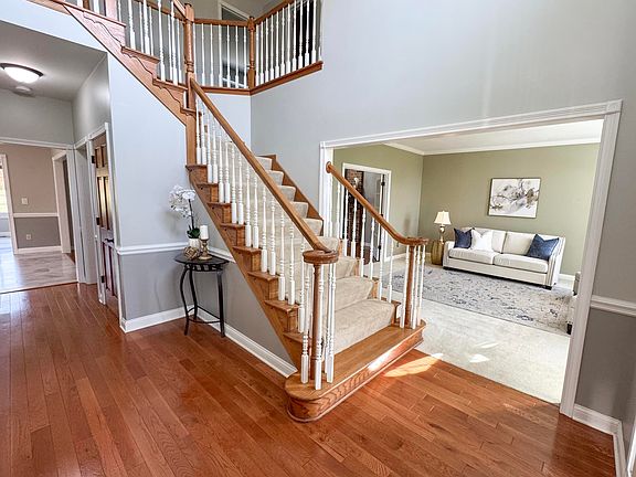 2nd image of 513 Kinsale Ct
