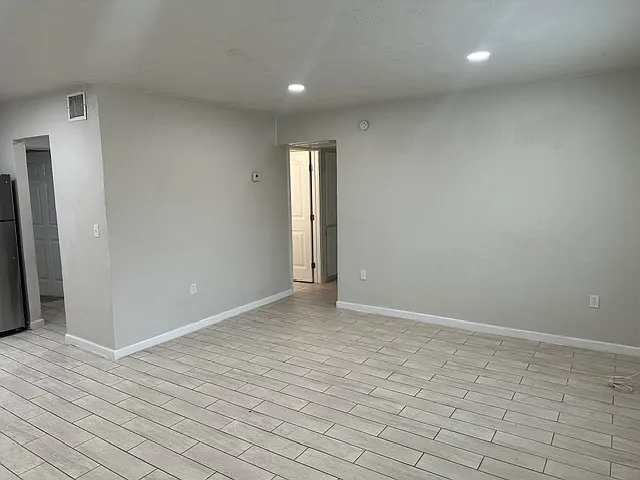 2111 E Sunland Vis — Photo 4