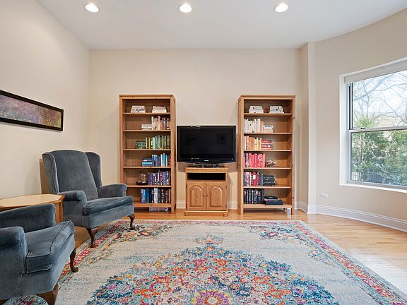 2nd image of 6120 S Greenwood Ave APT 1N