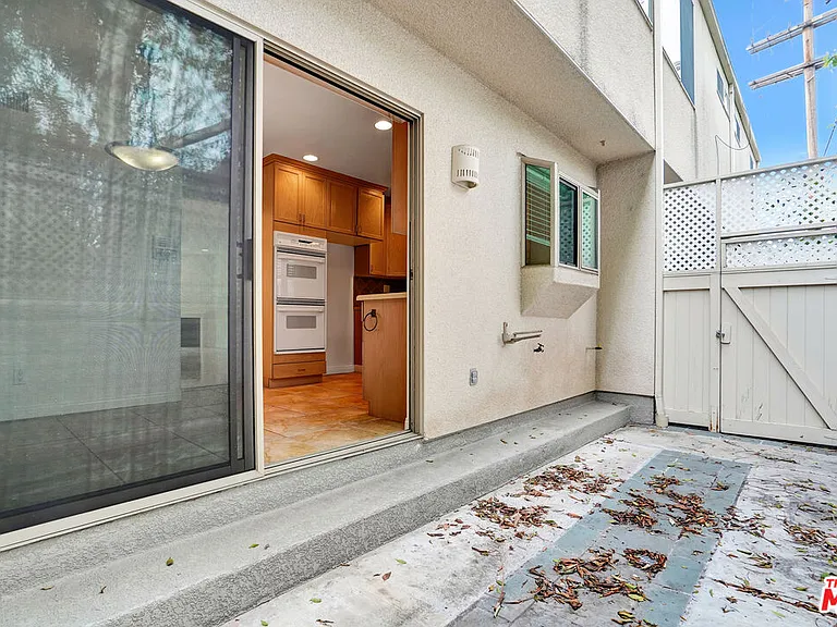14101 Dickens St #10 — Photo 16