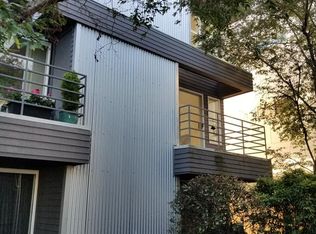 3052 63rd Ave SW APT 202, Seattle, WA 98116