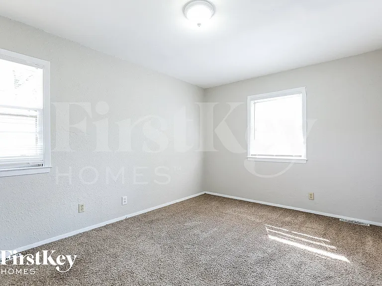 3605 S Stayton Ave — Photo 10
