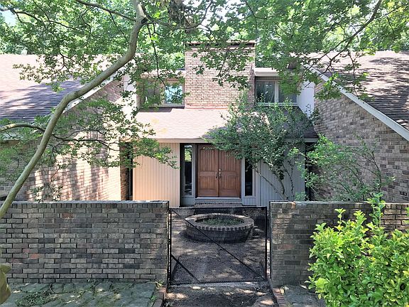 2nd image of 1425 Skyline Dr