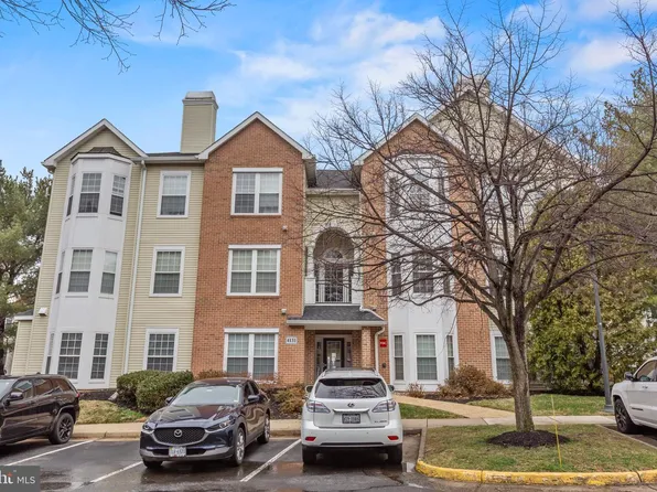 4131 Fountainside Ln Unit 202, Fairfax, VA 22030