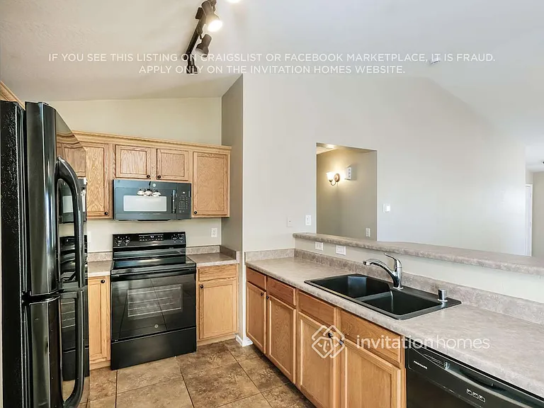 12470 W Hearn Rd — Photo 9