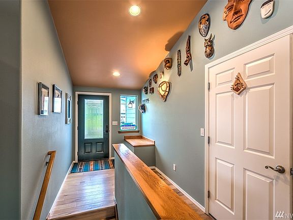 3rd image of 1019 Rocky Point Dr