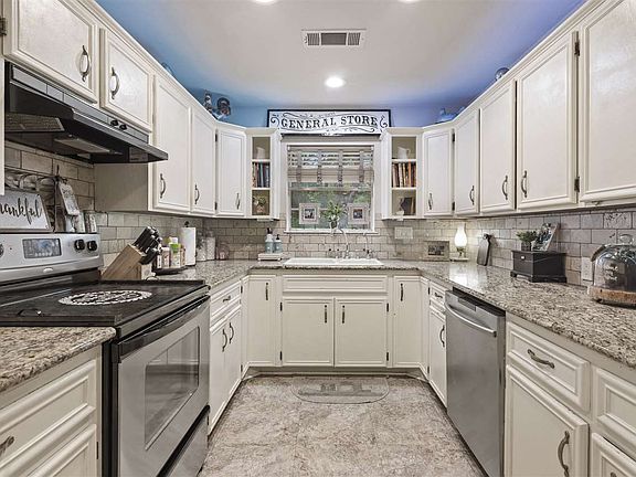 5th image of 1007 Loma Ln