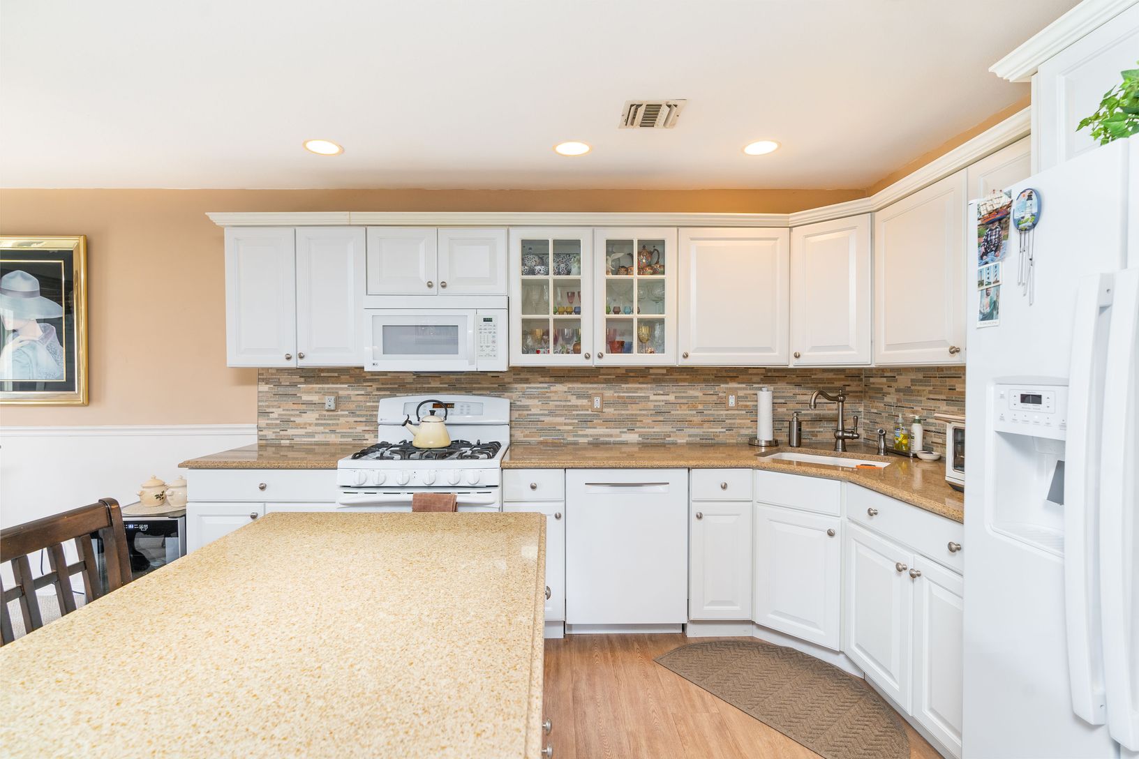  Updated Kitchen with Quartz Countertops and new appliances