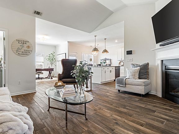 3rd image of 16 Red Camellia Ct