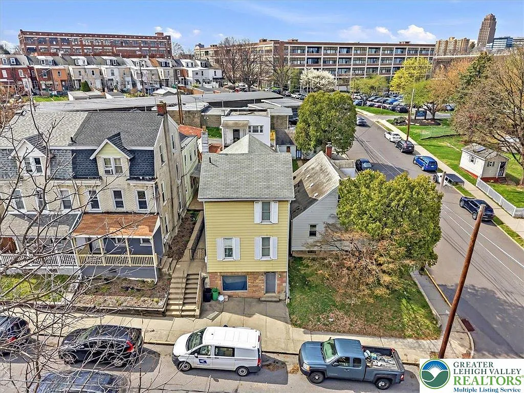 Building Photo - 644 Lehigh St