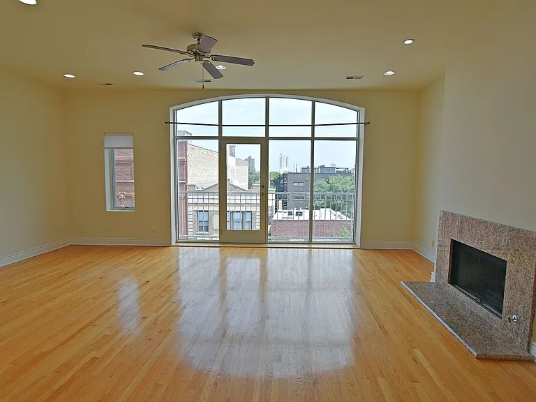 5140 N Clark St — Photo 3