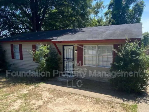913 Western Park Dr, Memphis, TN 38109