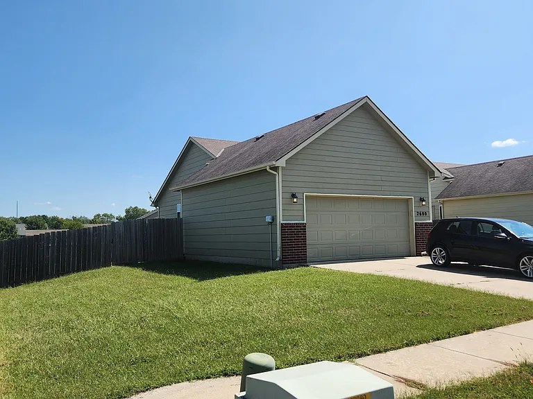 2600 E Old Spring Rd — Photo 1
