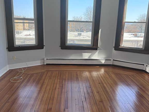 4th image of 283 Martin Street
