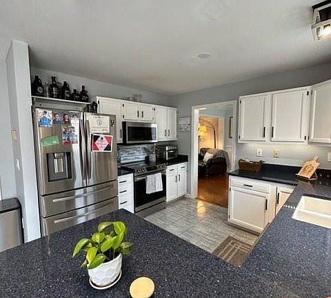 3rd image of 209 Deerfield Ridge Dr