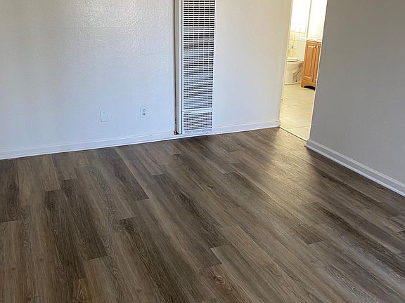 5th image of 2319 Empress St #6