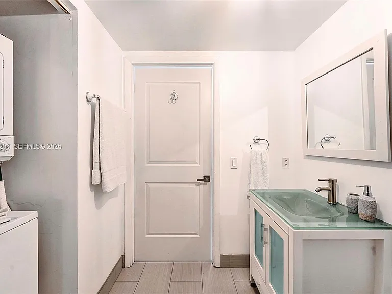 690 SW 1st Ct #Penthouse I12 — Photo 14