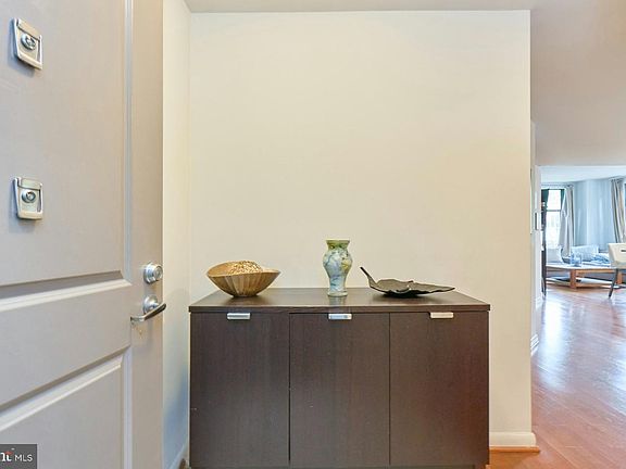 3rd image of 1021 Garfield St #109