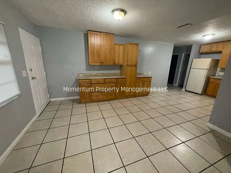 8405 N Elmer St — Photo 15