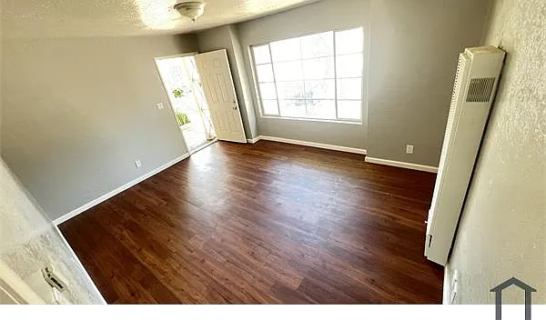 2 bed, 868 sqft, $1,959 — Photo 2