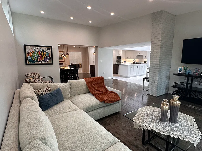6005 Neilwood Dr — Photo 3