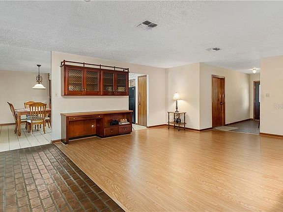 5th image of 5030 Christopher Ct