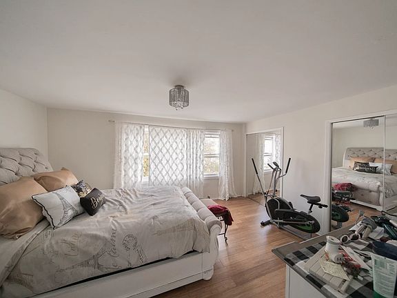 4th image of 3235 34th St