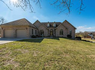 101 Lakes Edge Dr, Piney Flats, TN 37686