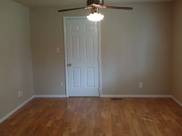 395 W Cranmer Dr — Photo 2