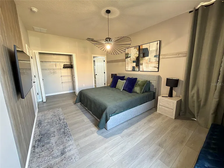 734 Monroe Cir — Photo 15