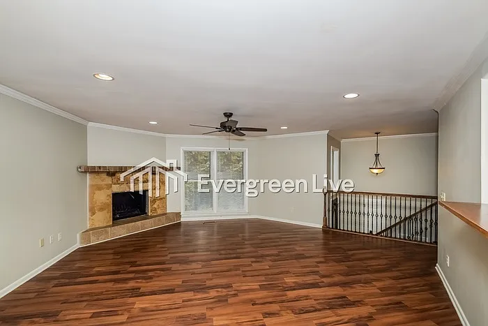 4 bed, 2.0 bath, 1286 sqft, $2,095 — Photo 3