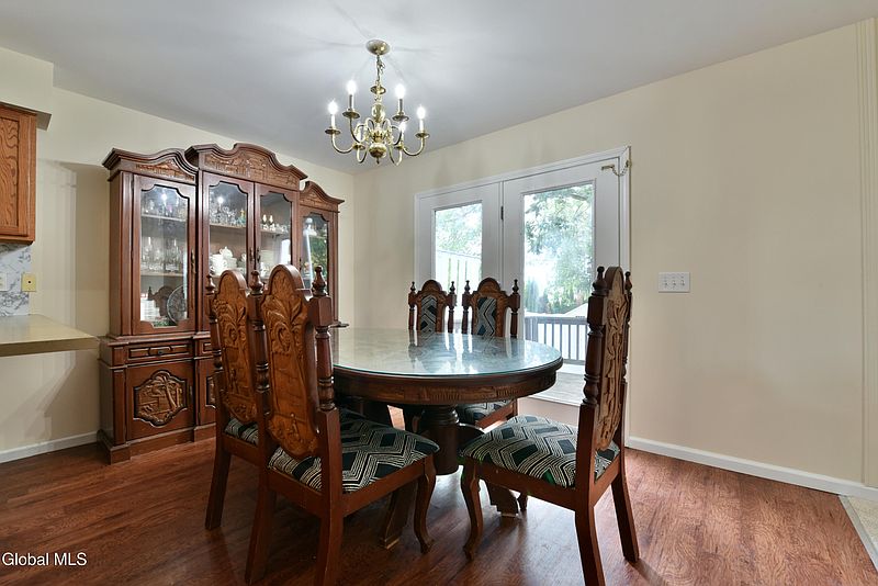5th image of 13 Erie Court