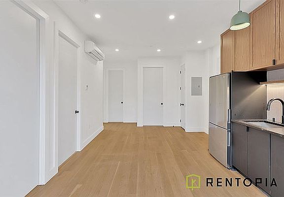 3rd image of 426 Tompkins Ave #5B